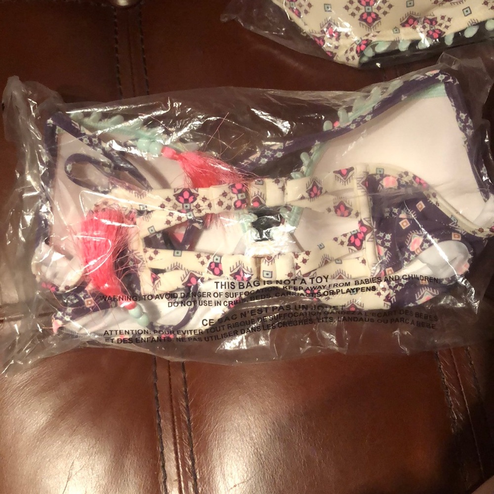 Bathing suite top - Picture 3 of 3